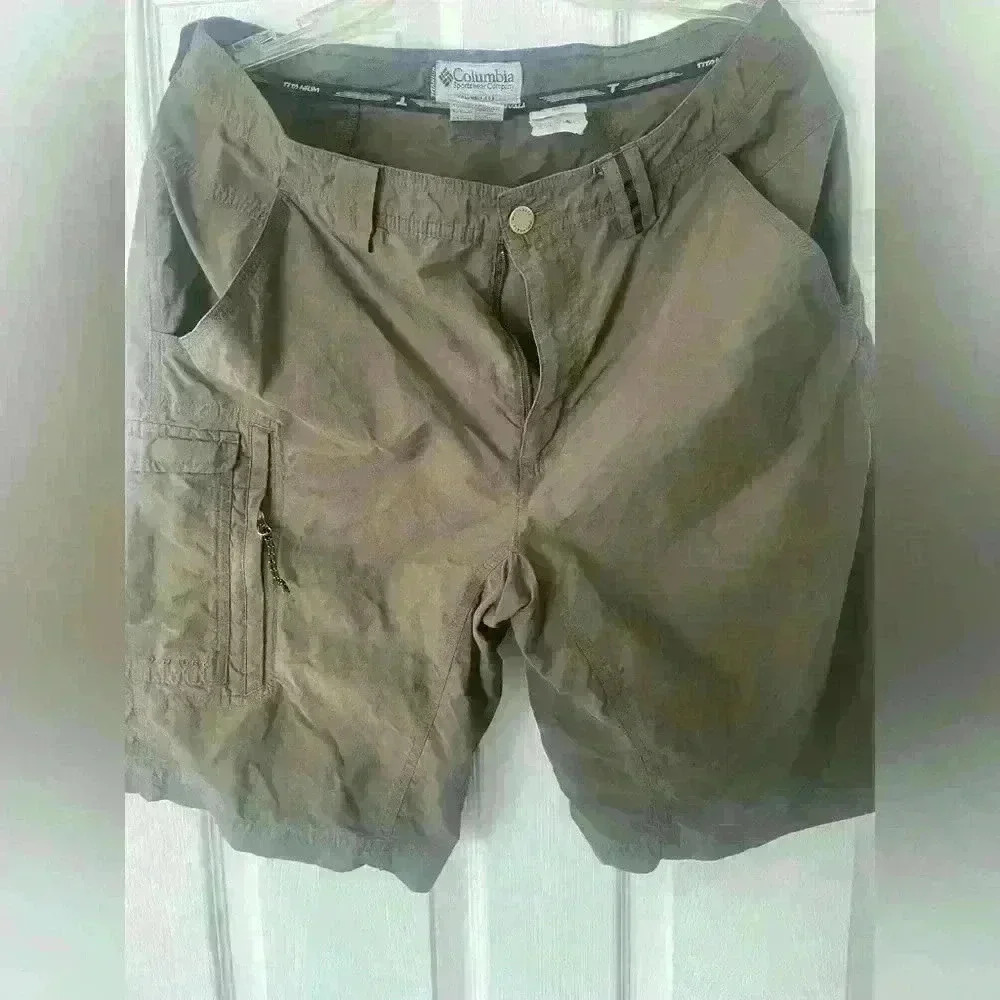 Men’s Columbia Espresso Color Shorts - Size 34 - A5